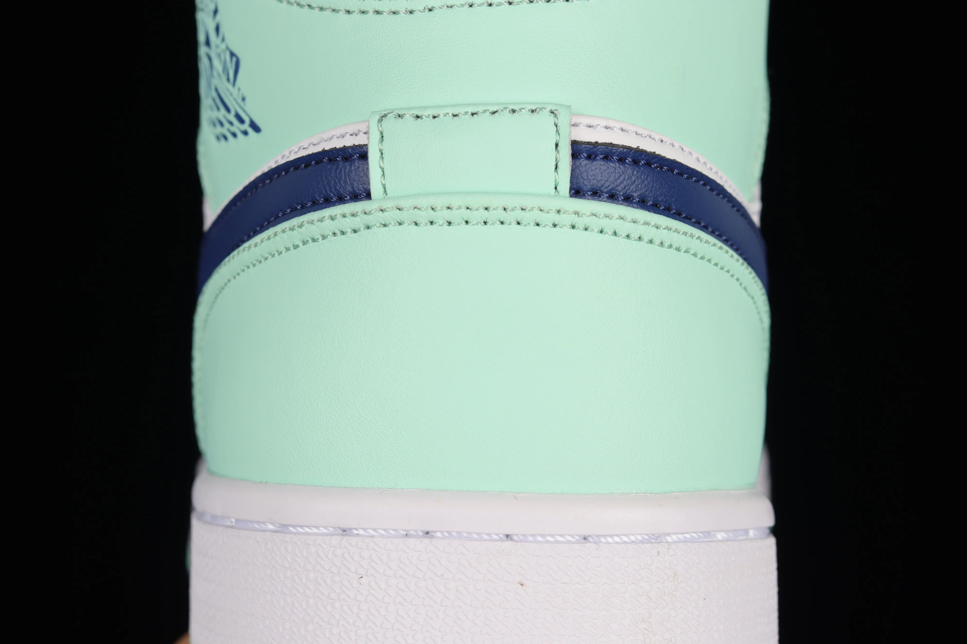 All categories Air Jordan Jordan series basketball shoes Air Jordan 1 Mid Air Jordan AJ1 Mid AJ1 Joe 1 blue white green mid-top basketball shoes 554724-413